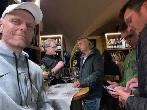 Fachgespräch in der Weinbar